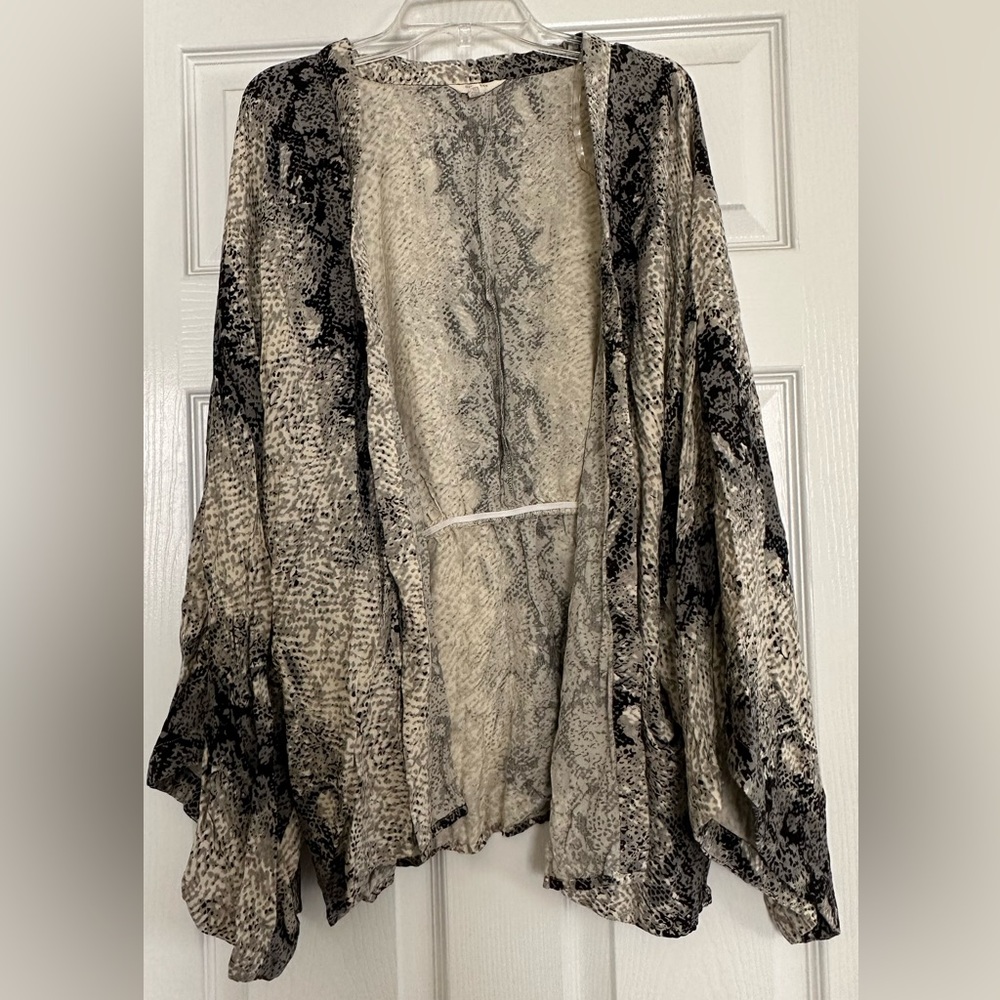 Long sleeve throw